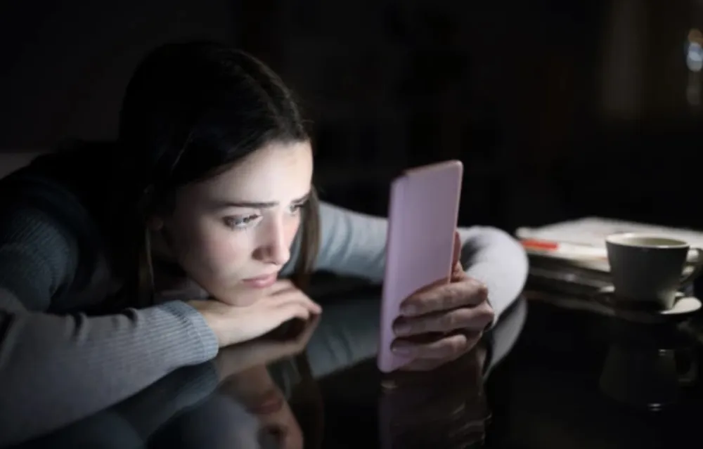 Udar na TikTok i Instagram: Uvodi se "policijski čas" za mlade