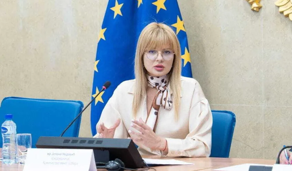 Poslanica Nedović ponovo se bavila medijima: Novinari trn u oku