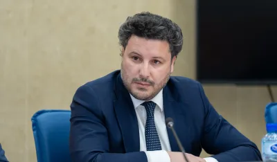 Abazović pita Spajića: Kad počinje gradnja 10 dionica autoputeva?