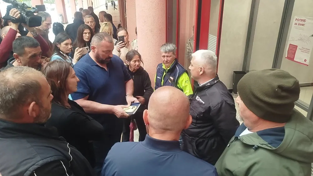 protest farmera ispred MP&Scaron;V