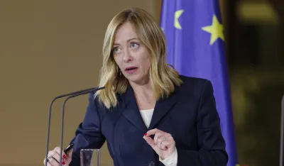 Meloni kao Fico: Za 1. maj zasukala rukave u piceriji u kojoj rade osobe sa autizmom