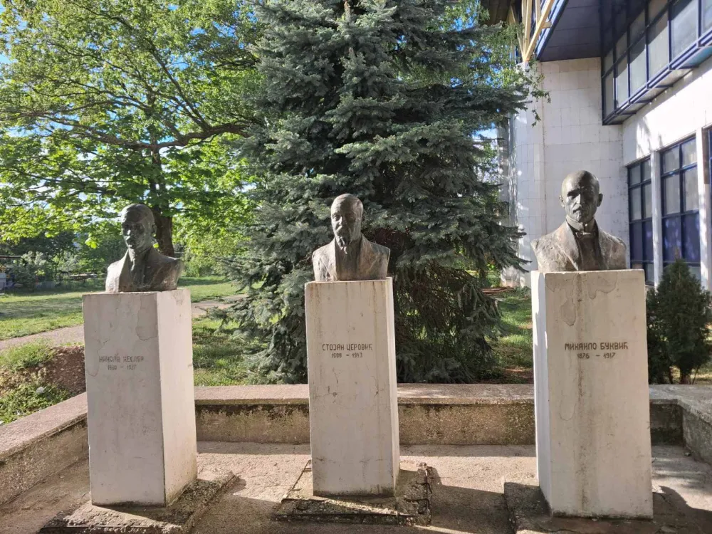 Prvi direktor nik&scaron;ićke gimnazije - zaboravljen među grobovima, upamćen u istoriji