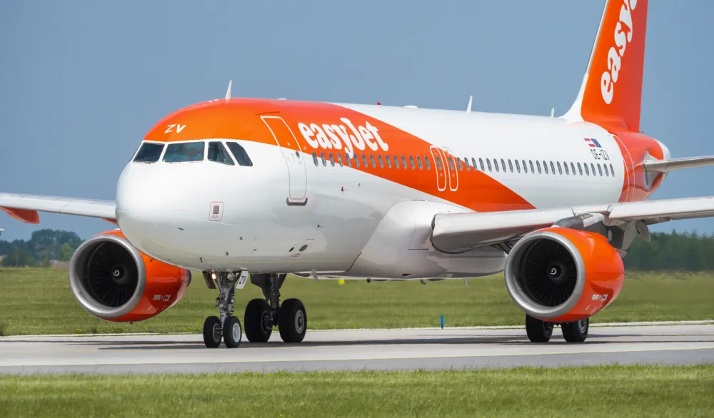 Avion sletio u Pri&scaron;tinu zbog pijane putnice: &bdquo;Pljunula votku u lice mu&scaron;karcu&ldquo;