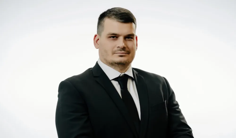 Du&scaron;an Golović, URA