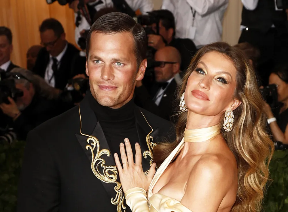 epa08300782 (FILE) - New England Patriots quarterback Tom Brady (L) and his wife, Brazilian model Giselle Bundchen (R) arrive on the red carpet for the Metropolitan Museum of Art Costume Institute's benefit gala in New York, USA, 07 May 2018 (re-issued on 17 March 2020). Tom Brady announced on 17 March 2020 that he will leave the New England Patriots. EPA-EFE/JUSTIN LANE
