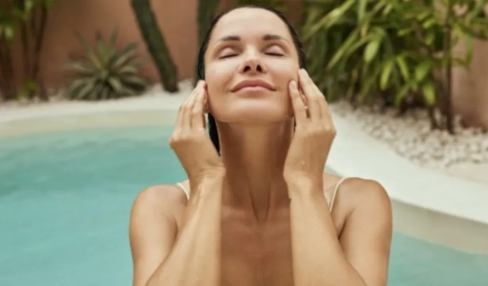 "Glass skin" nije samo za lice: Ljetnji trend osvaja tijelo, evo kako da ga postignete