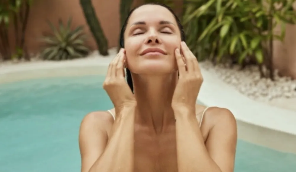 "Glass skin" nije samo za lice: Ljetnji trend osvaja tijelo, evo kako da ga postignete