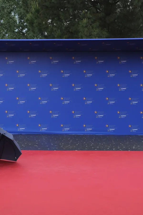 (VIDEO) Edi Rama ne prestaje da kleči pred Meloni