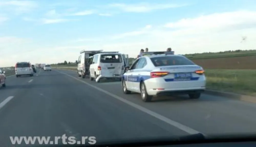 Lančani sudar kod Batajničke petlje: Devetoro povrijeđenih, dvoje u te&scaron;kom stanju