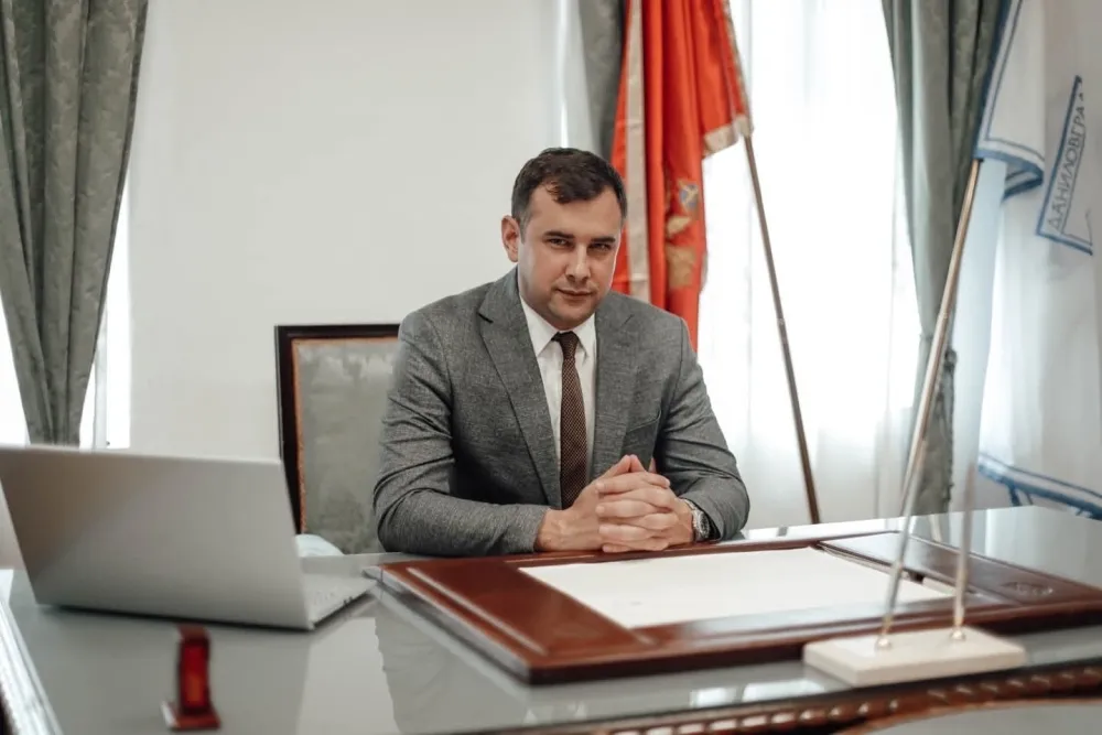 Predsjednik Op&scaron;tine Danilovgrad prihodovao 17.010 eura: Grgurović primio i zimnicu