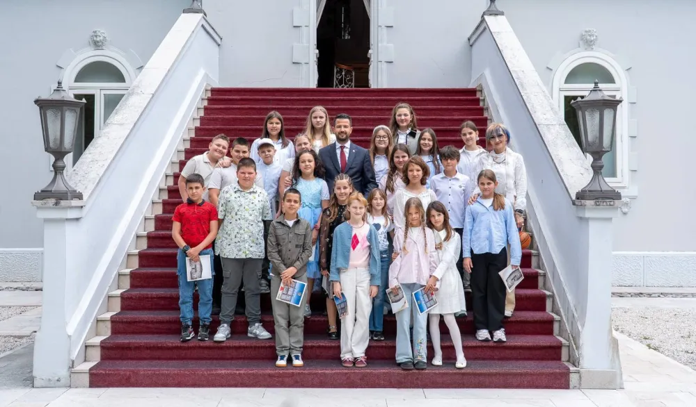 (FOTO) Milatović ugostio korisnike Dječjeg doma &bdquo;Mladost&ldquo; i osnovce iz Herceg Novog
