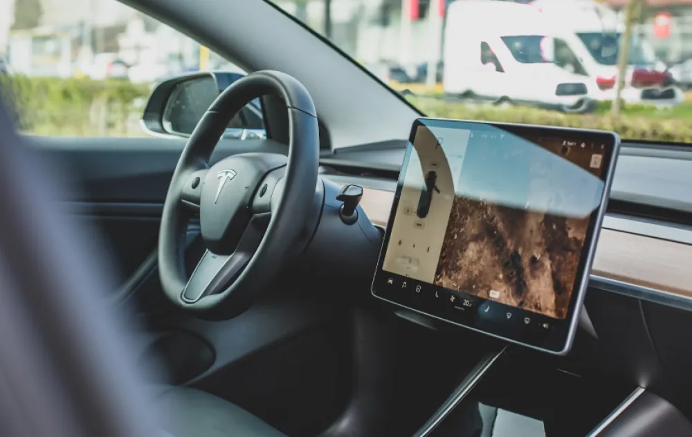  Tesla povlači 200.000 vozila zbog gre&scaron;ke koja može povećati rizik od sudara