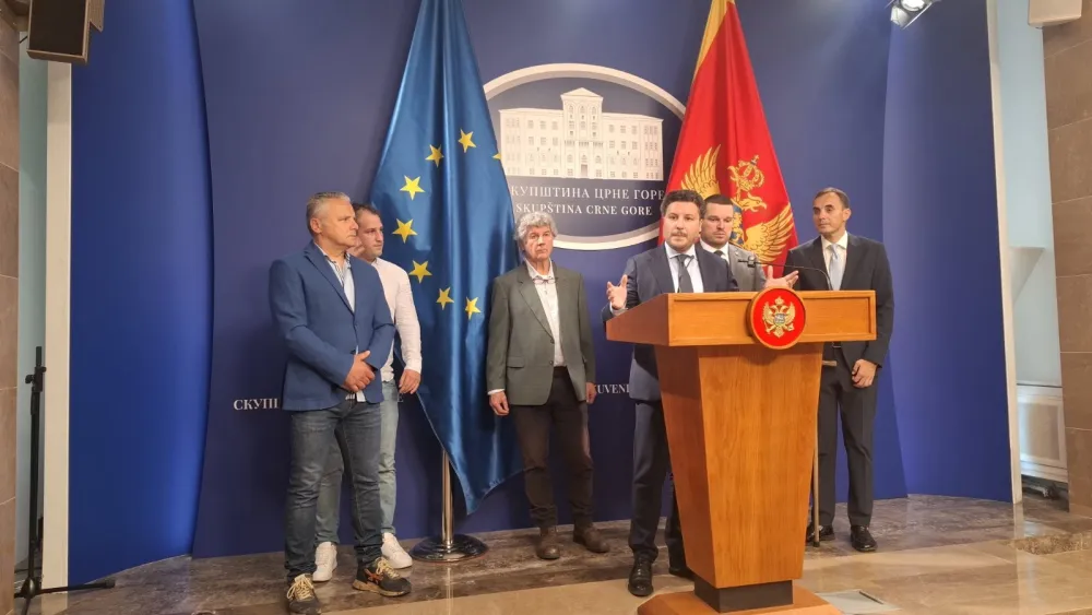 Abazović: Građani imaju pravo da znaju &scaron;ta se Vlada dogovorila sa Statisom oko Svetog Stefana