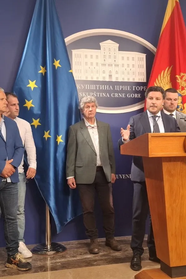 Abazović: Građani imaju pravo da znaju &scaron;ta se Vlada dogovorila sa Statisom oko Svetog Stefana