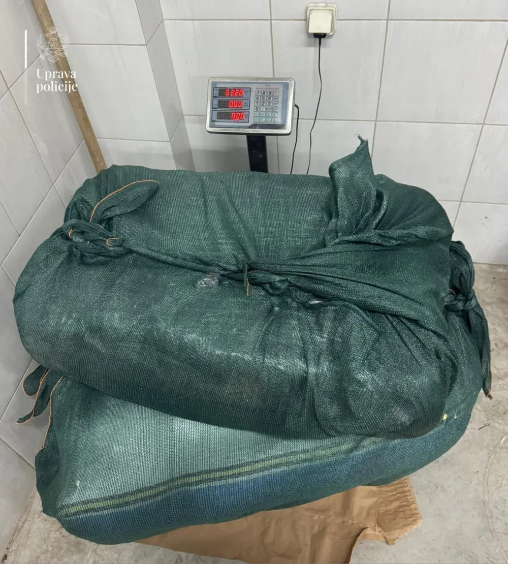 (FOTO) Granična policija spriječila &scaron;verc 63 kilograma marihuane