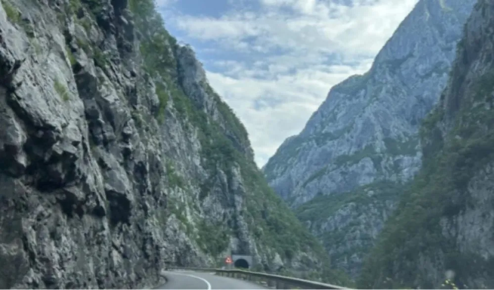 Radovi na vi&scaron;e dionica, u klisurama mogući sitniji odroni