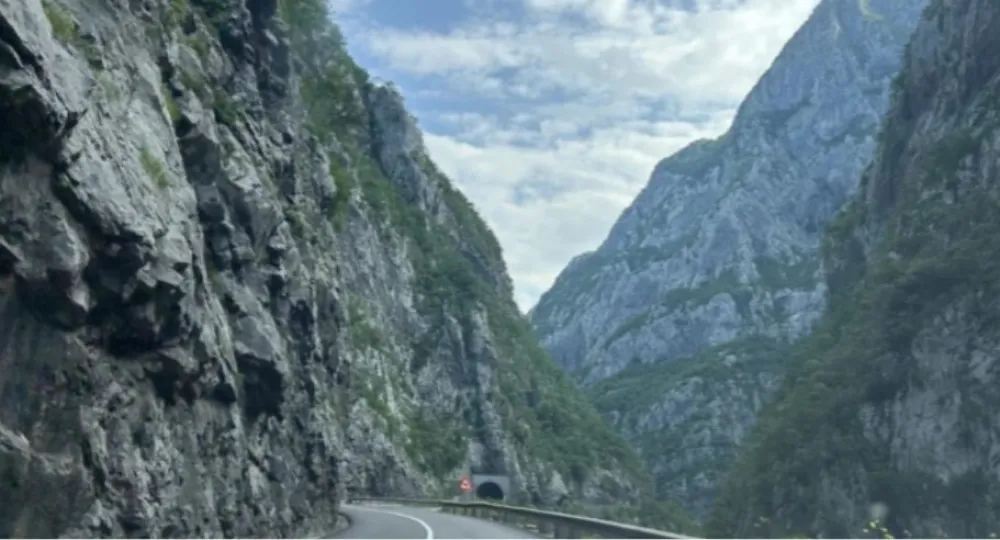 Radovi na vi&scaron;e dionica, u klisurama mogući sitniji odroni