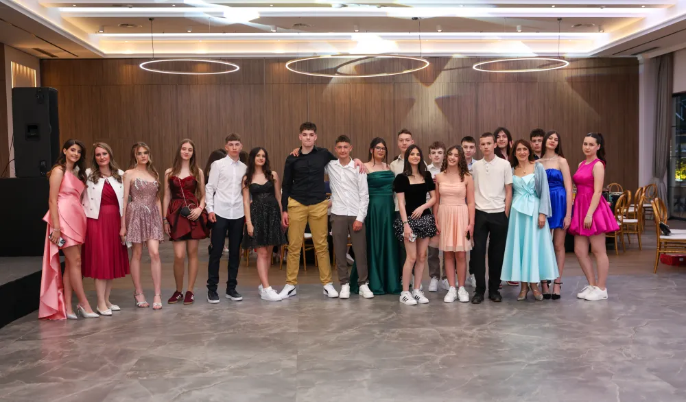 U dana&scaron;njem &scaron;tampanom izdanju pogledajte kako su polumaturu proslavili učenici O&Scaron; "Novka Ubović"