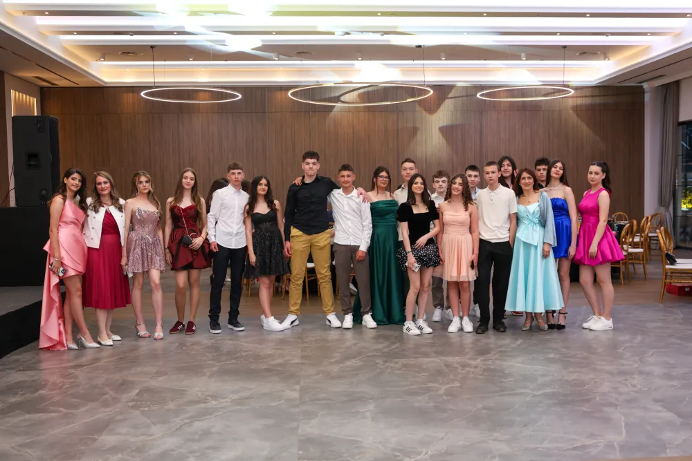 U dana&scaron;njem &scaron;tampanom izdanju pogledajte kako su polumaturu proslavili učenici O&Scaron; "Novka Ubović"