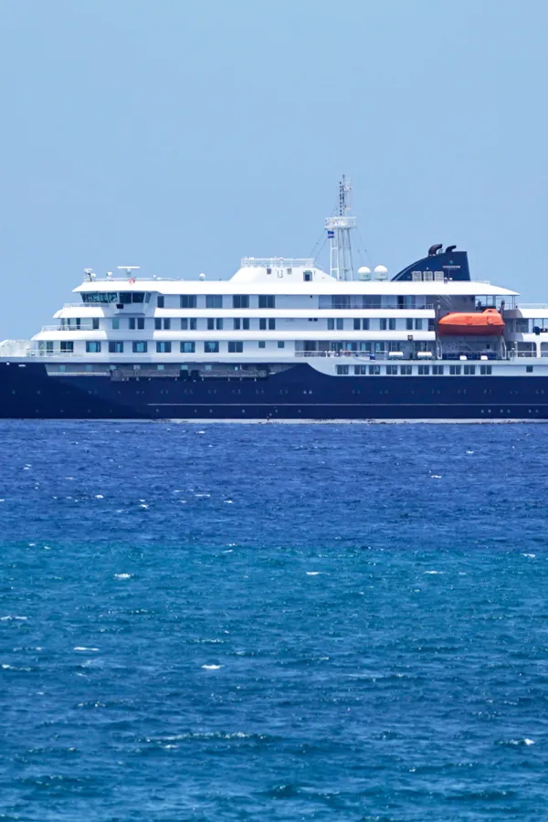 Kruzer MV Hondius