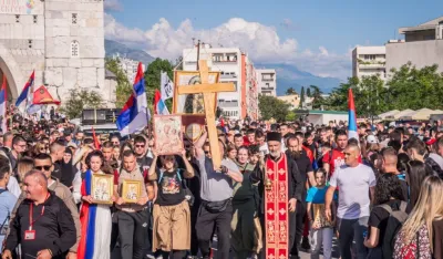 Stotine vjernika iz Podgorice krenulo ka Ostrogu