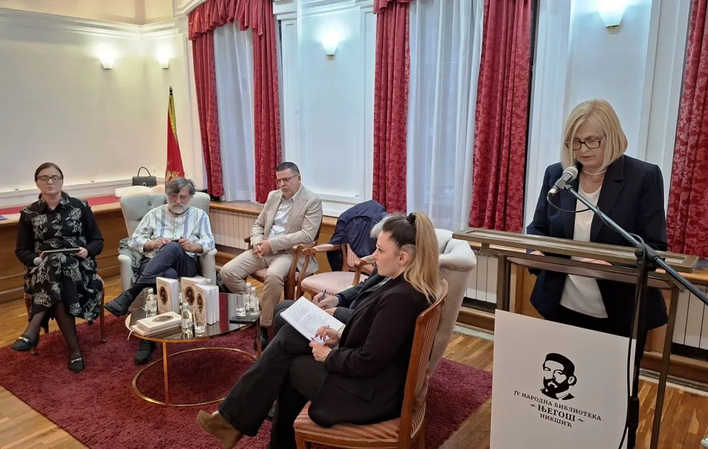 Njego&scaron;ev spjev koji nadilazi vrijeme preveden na francuski