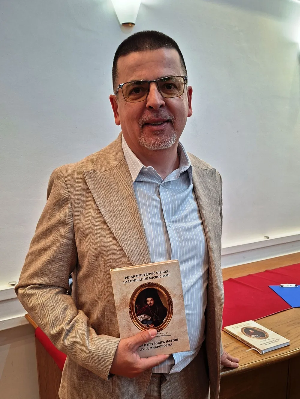 Njego&scaron;ev spjev koji nadilazi vrijeme preveden na francuski