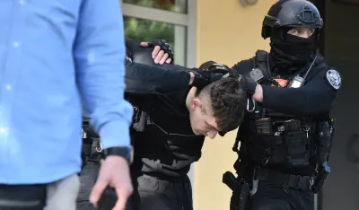 (FOTO) Izuzet veći broj dokaza iz "&scaron;tek" stana u kojem su se krili plaćenici "&scaron;kaljaraca"
