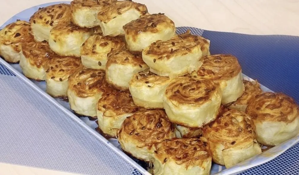 Mini pitice sa sirom brzi i jednostavni zalogaji gotovi za pola sata