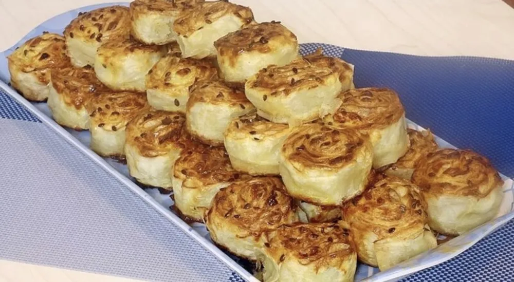 Mini pitice sa sirom brzi i jednostavni zalogaji gotovi za pola sata