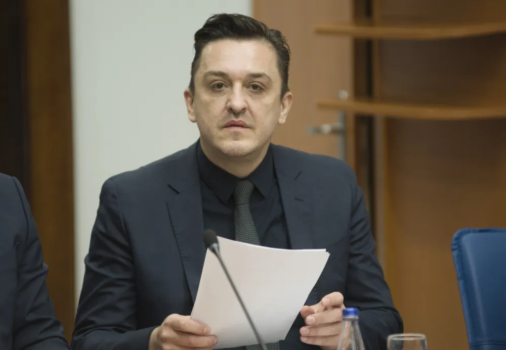 Vlada diže akcize kad dizel treba da pojeftini