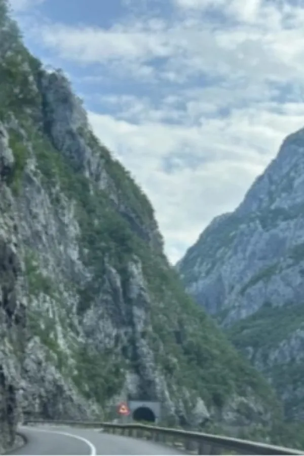 Povoljni uslovi za vožnju, u klisurama mogući sitniji odroni