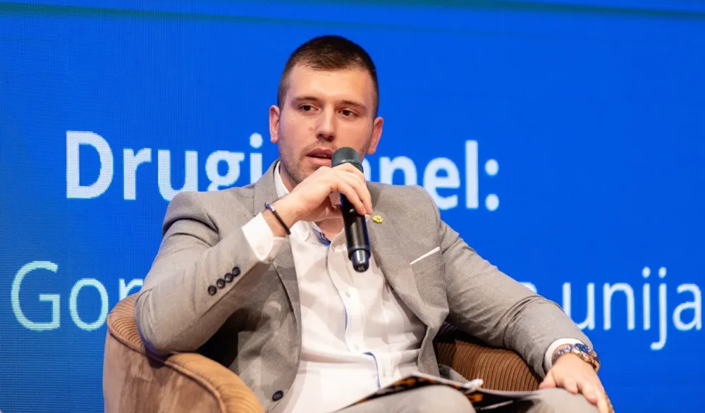 Čau&scaron;i: Poslanik Stojović plaćeniji po minutu "nastupa" nego Riki Martin