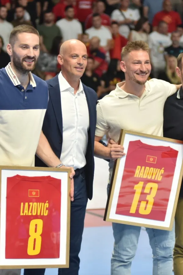 Trio se oprostio