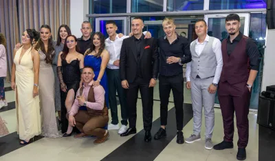 (FOTO) Maturski bal đaka SS&Scaron; "Ivan Uskoković"