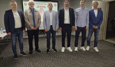 Tatar sa članovima komisije