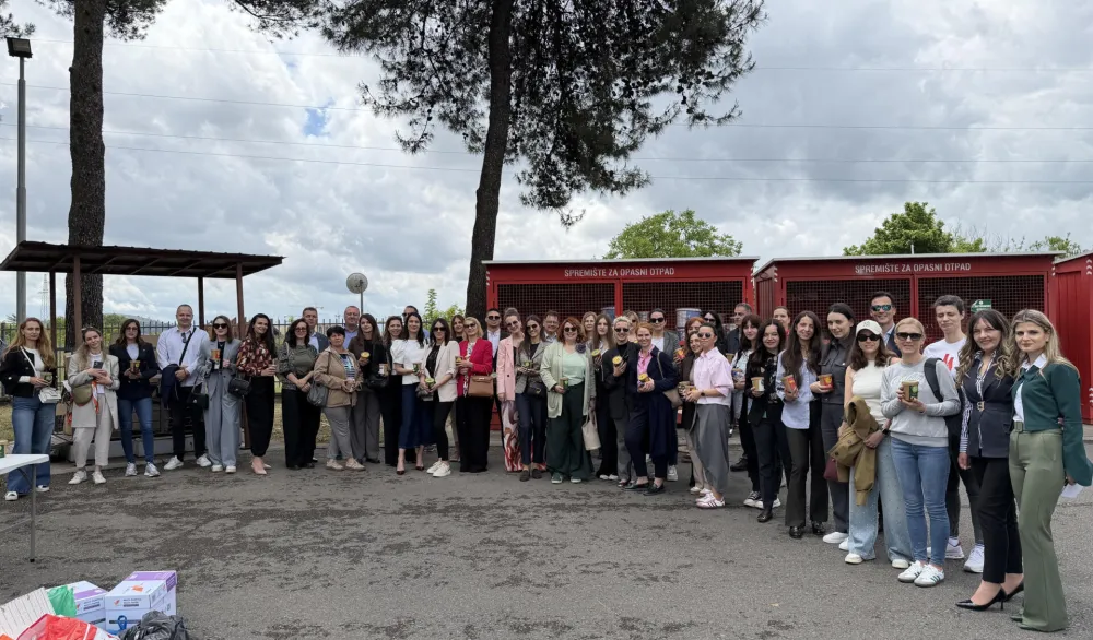 (FOTO) AmCham organizovao akciju: Prikupljeno preko 200 kilograma otpada