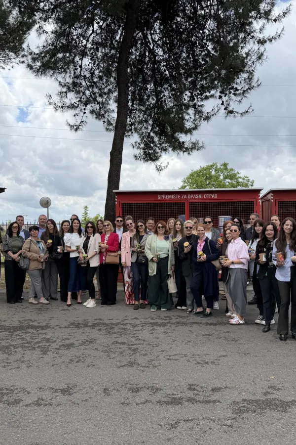 (FOTO) AmCham organizovao akciju: Prikupljeno preko 200 kilograma otpada