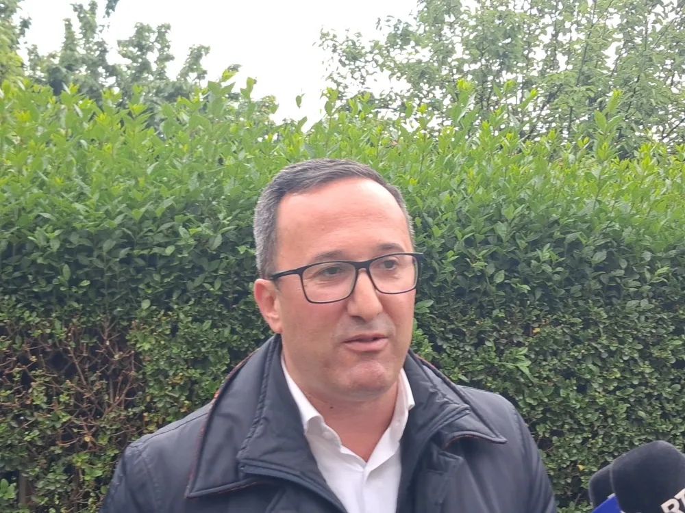 Dio mje&scaron;tana Grudske mahale i juče protestovao zbog izgradnje &scaron;estospratnice: Građani u klin, investitori u ploču