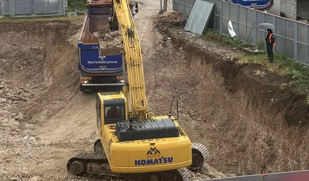 Dio mje&scaron;tana Grudske mahale i juče protestovao zbog izgradnje &scaron;estospratnice: Građani u klin, investitori u ploču