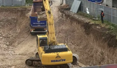 Dio mje&scaron;tana Grudske mahale i juče protestovao zbog izgradnje &scaron;estospratnice: Građani u klin, investitori u ploču