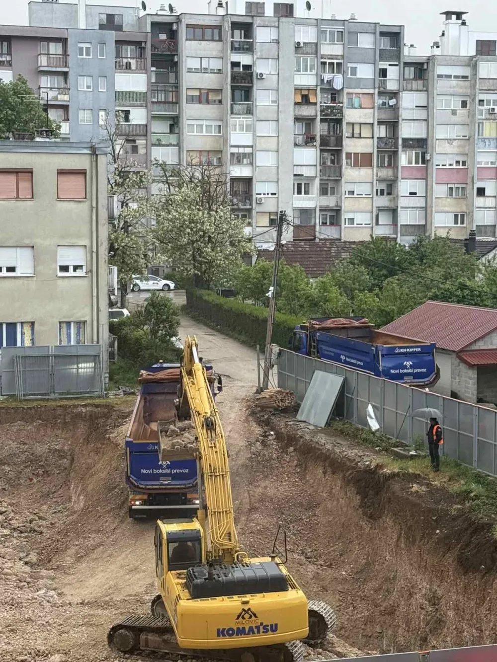Dio mje&scaron;tana Grudske mahale i juče protestovao zbog izgradnje &scaron;estospratnice: Građani u klin, investitori u ploču