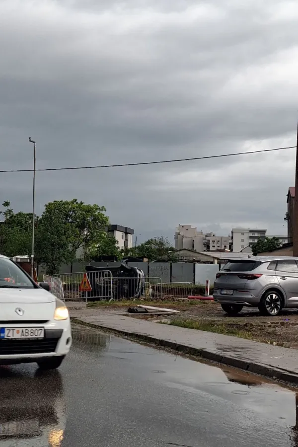 Dvije ženske osobe povrijeđene u prevrtanju vozila na Zabjelu