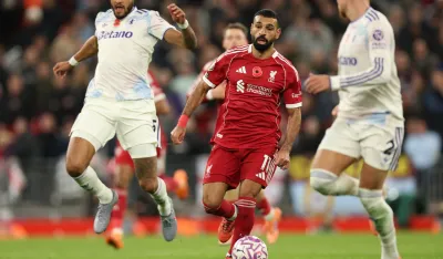 epa12498223 Mohamed Salah of Liverpool in action during the English Premier League match between Liverpool FC and Aston Villa FC, in Liverpool, Britain, 01 November 2025. EPA/ADAM VAUGHAN EDITORIAL USE ONLY. No use with unauthorized audio, video, data, fixture lists, club/league logos, 'live' services or NFTs. Online in-match use limited to 120 images, no video emulation. No use in betting, games or single club/league/player publications.