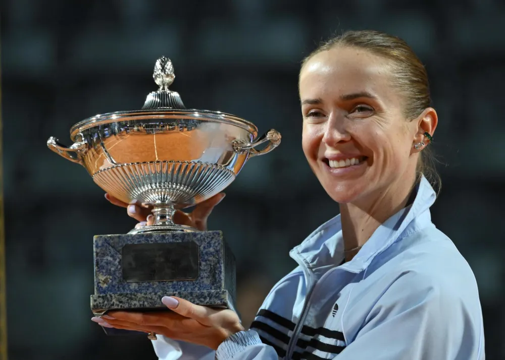 Elina Svitolina sa peharom