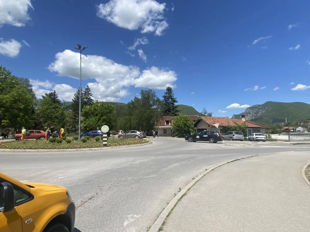 Cesta gasi radna mjesta u Beranama, odvaja grad od Lima i uni&scaron;tava park