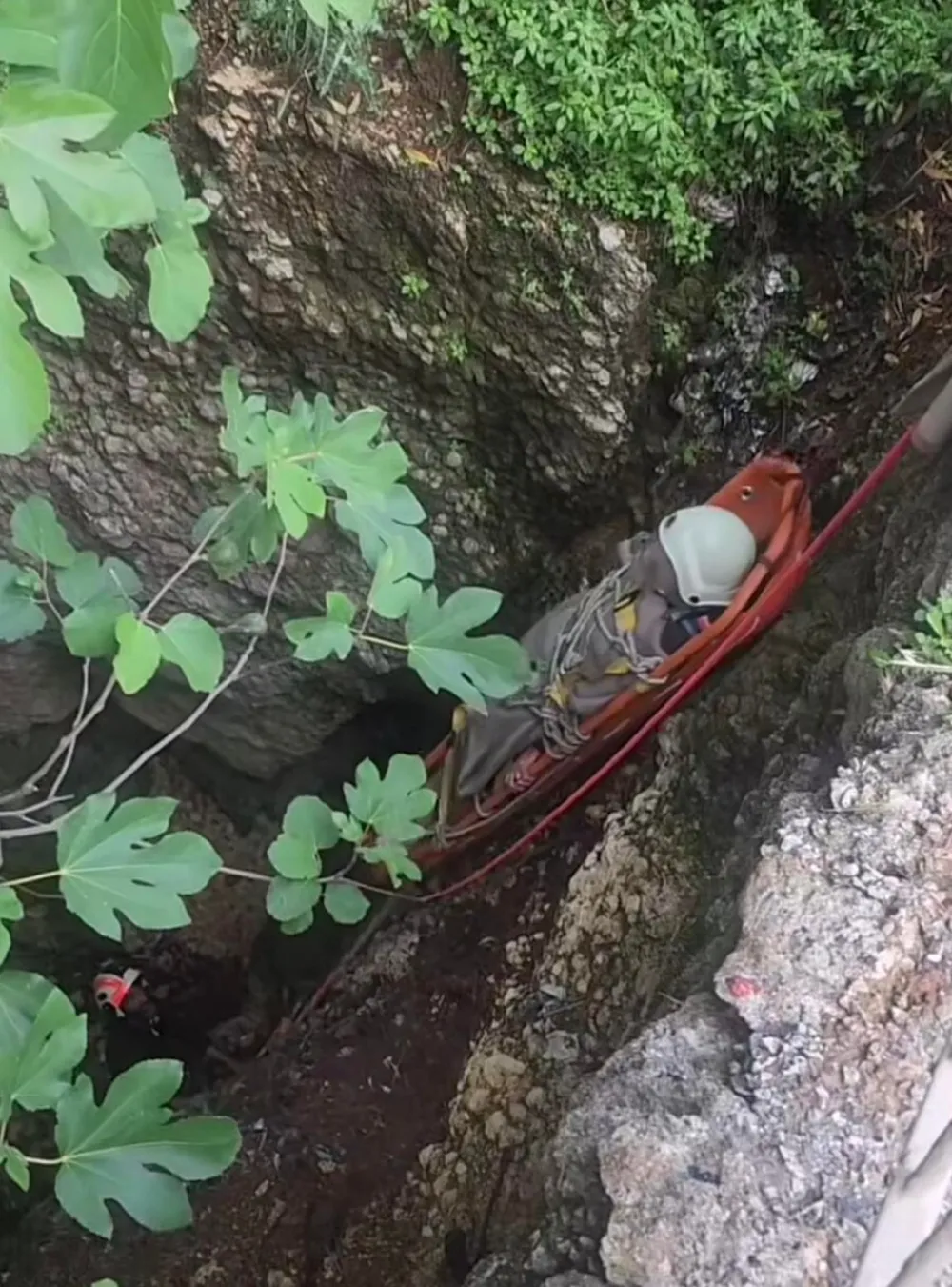 Ulcinj: Turisti upali u pećinu duboku 15 metara