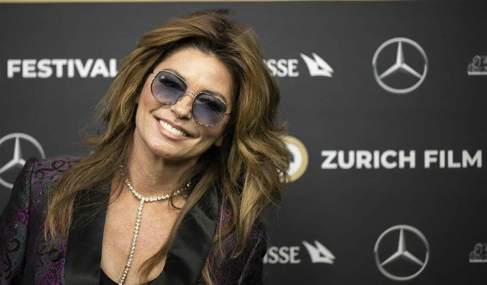 &Scaron;anaja Tvejn vratila se country-pop korijenima novim singlom &ldquo;Dirty Rosie&rdquo;