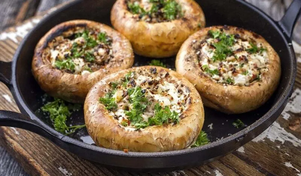 Pripremite pečurke punjene feta sirom