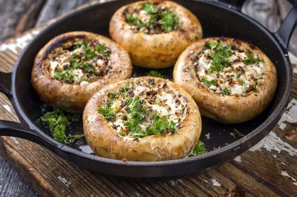 Pripremite pečurke punjene feta sirom
